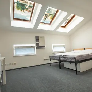 hostel-miles.praguehotelsweb.com/